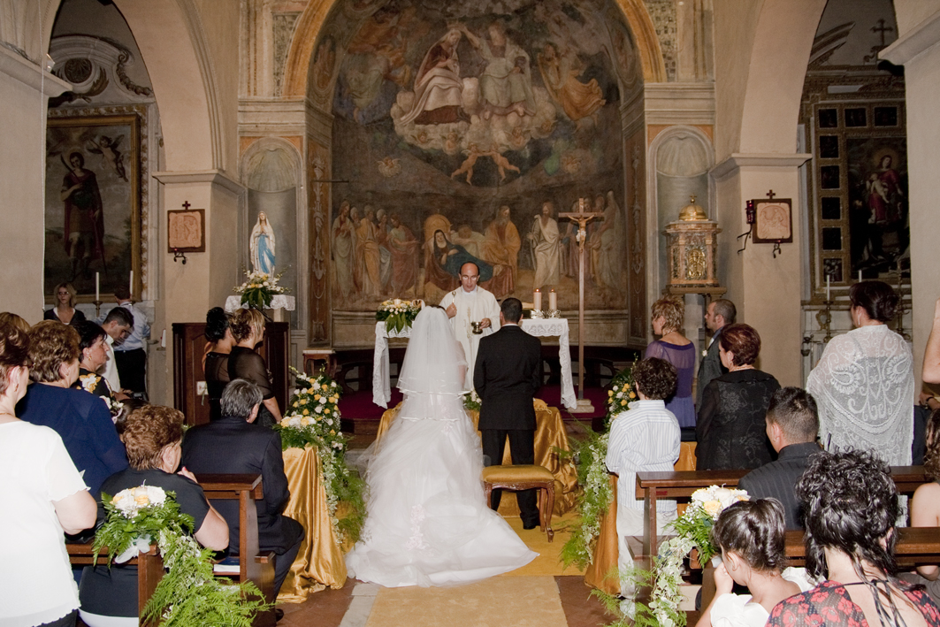 chiesa di san pancrazio all'isola farnese servizio fotografico di matrimonio